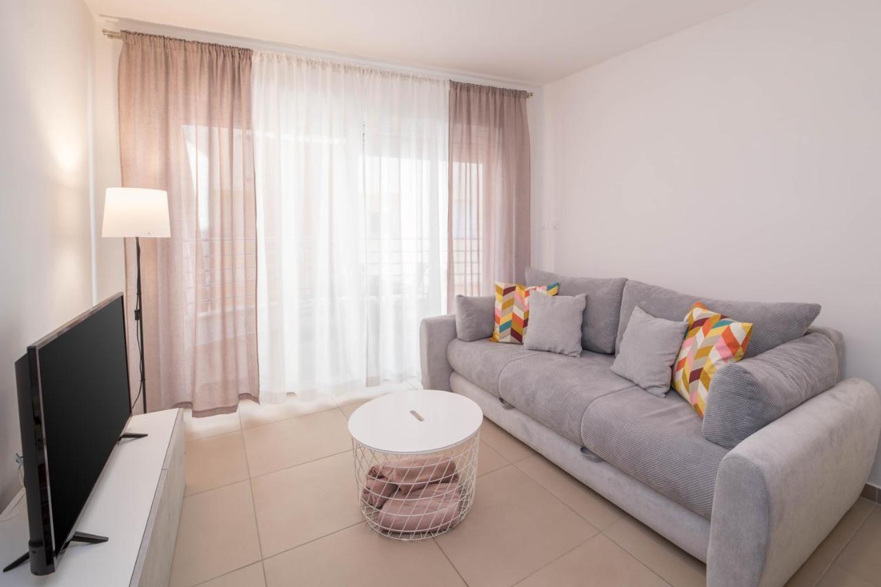 Apartman Ella Umago Esterno foto