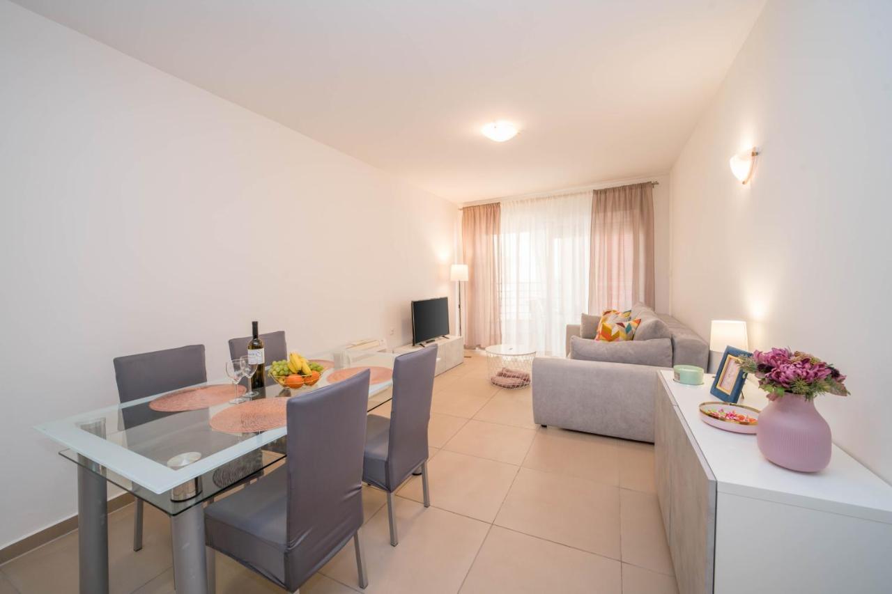 Apartman Ella Umago Esterno foto