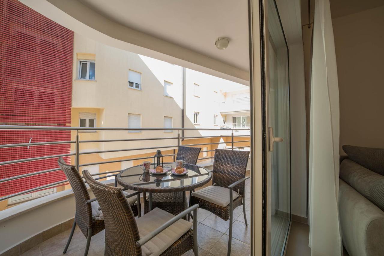 Apartman Ella Umago Esterno foto