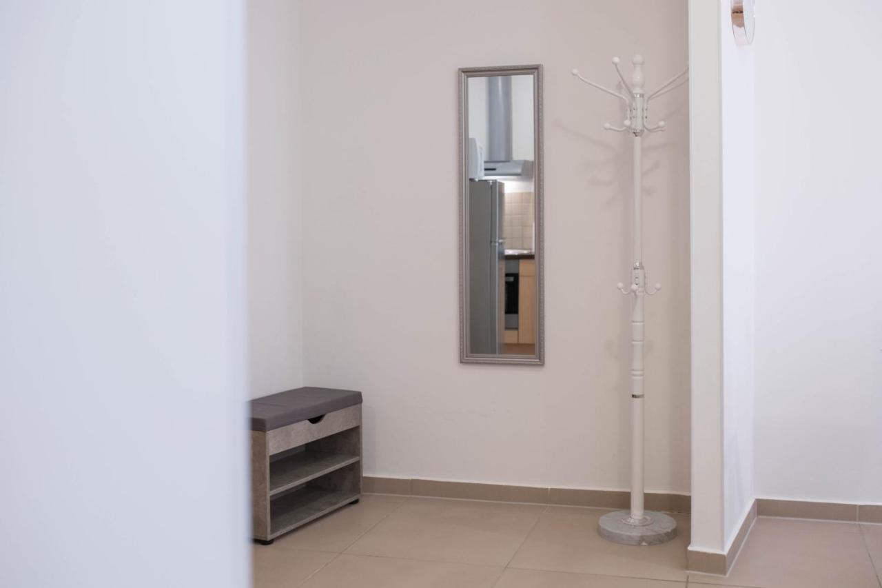 Apartman Ella Umago Esterno foto