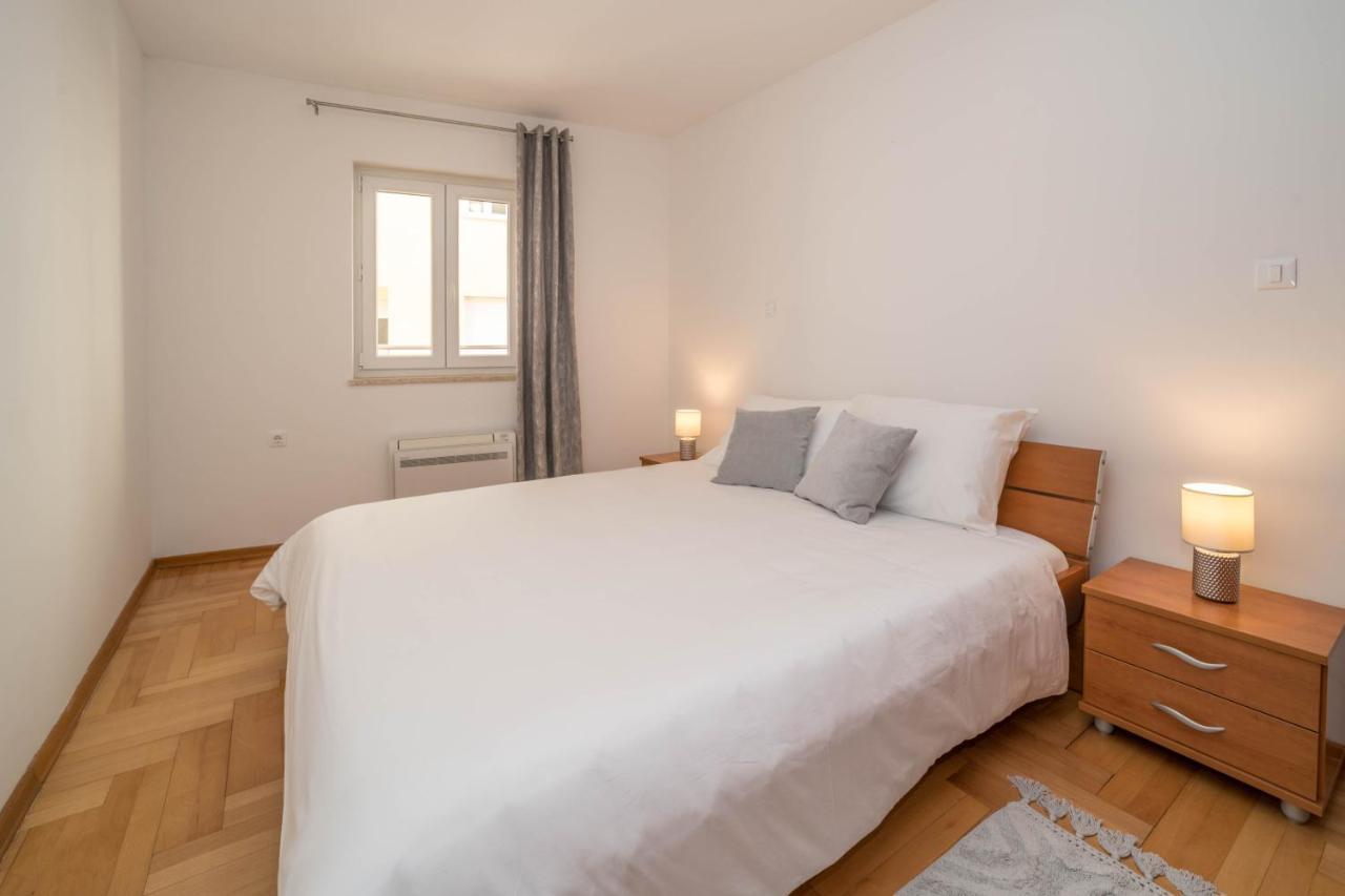Apartman Ella Umago Esterno foto