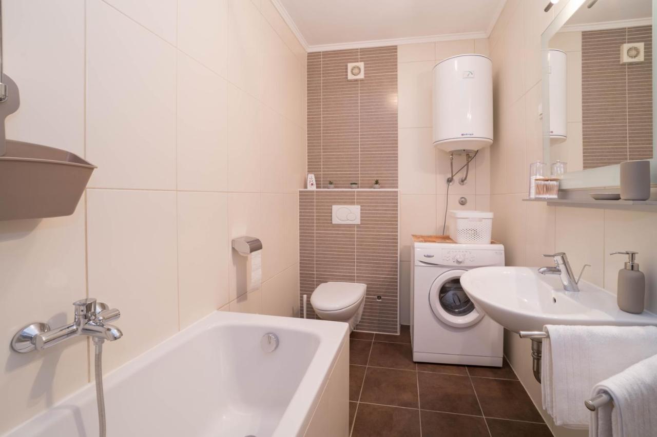 Apartman Ella Umago Esterno foto