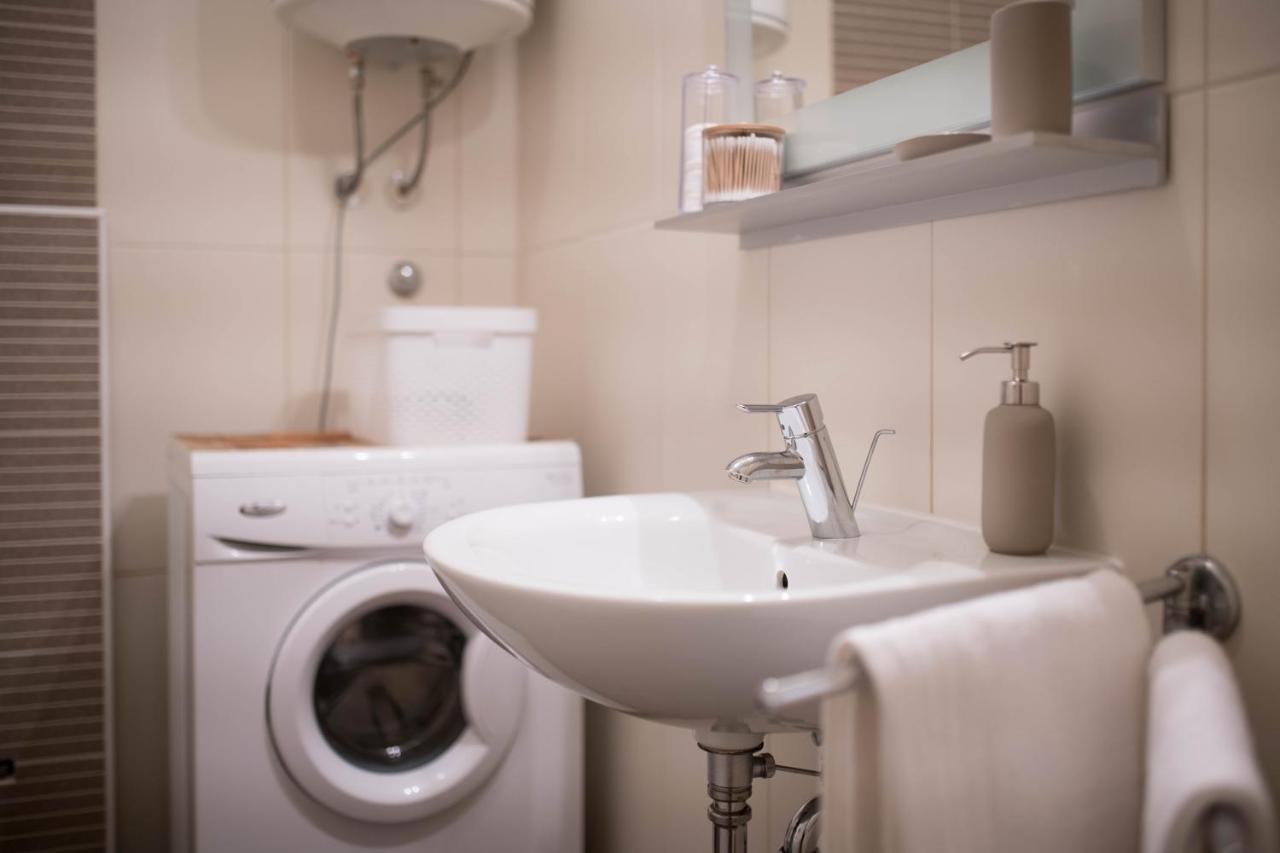 Apartman Ella Umago Esterno foto