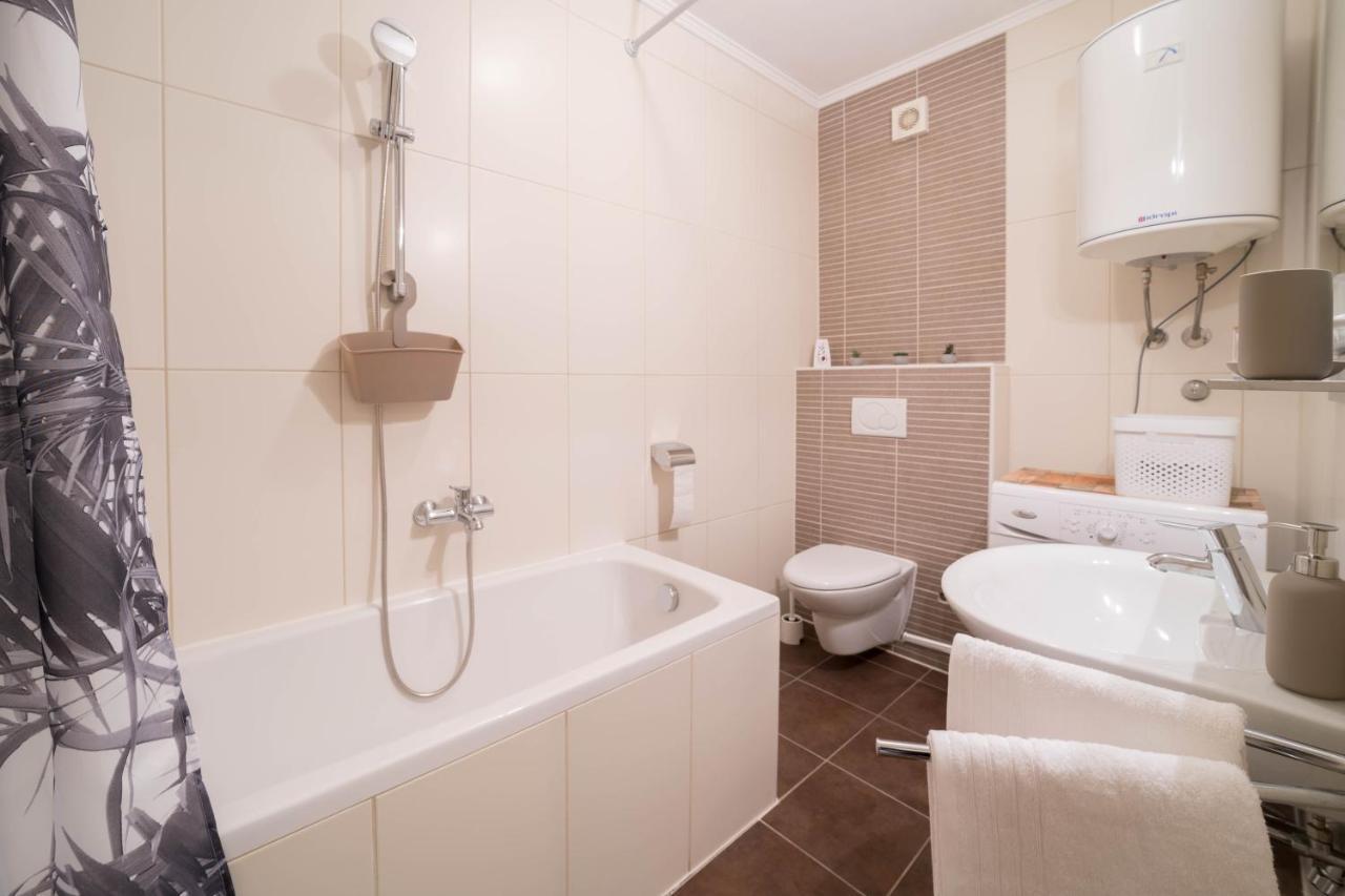 Apartman Ella Umago Esterno foto