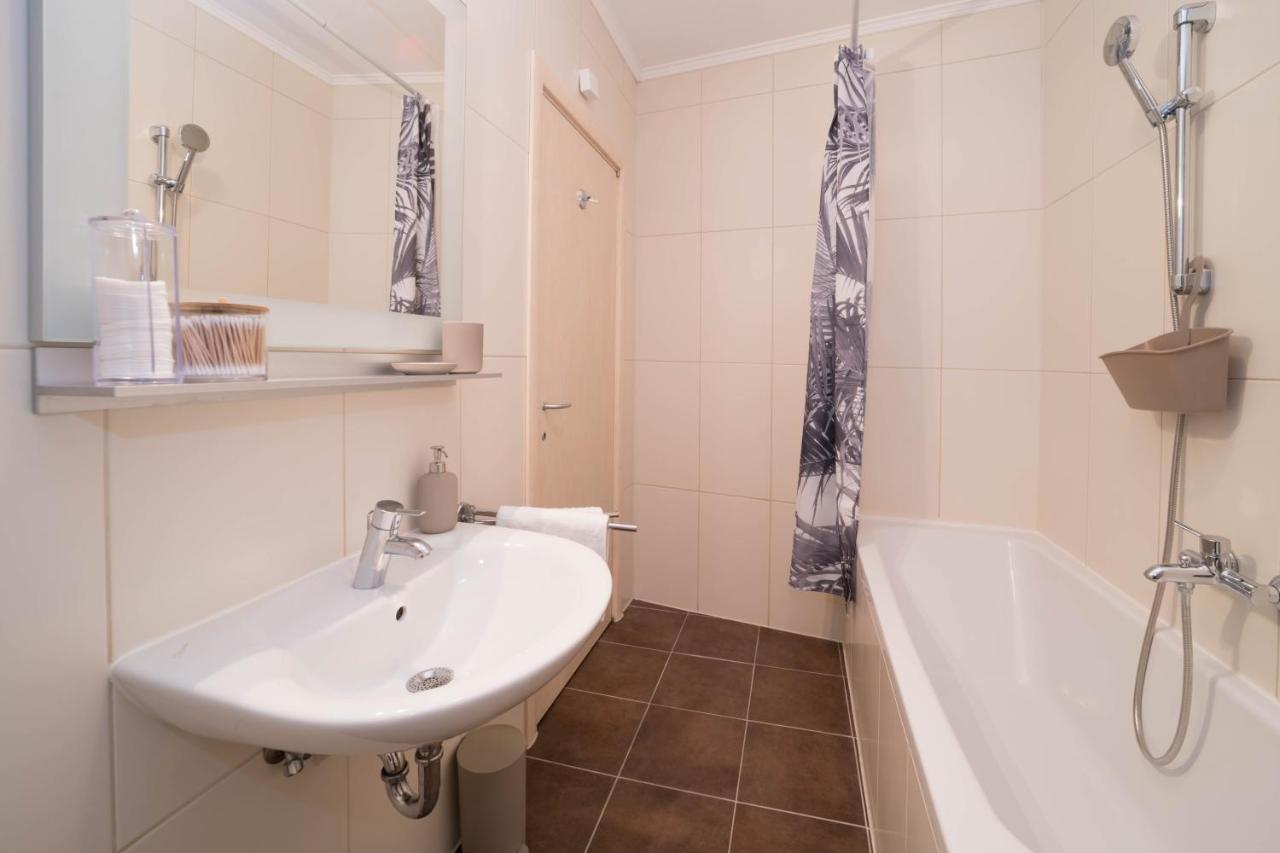 Apartman Ella Umago Esterno foto