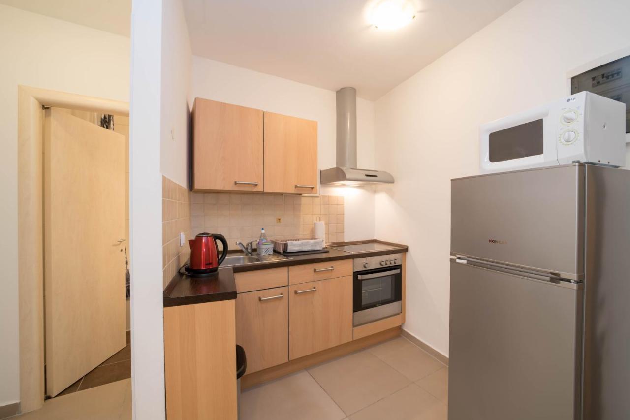 Apartman Ella Umago Esterno foto