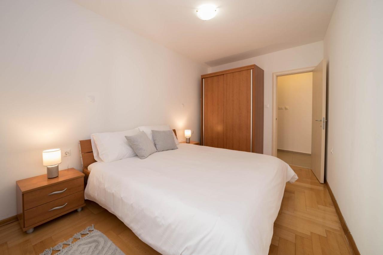 Apartman Ella Umago Esterno foto